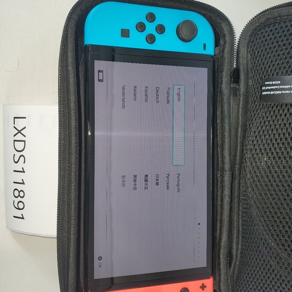 Nintendo switch with 3 games travel case mint - Picture 3 of 7